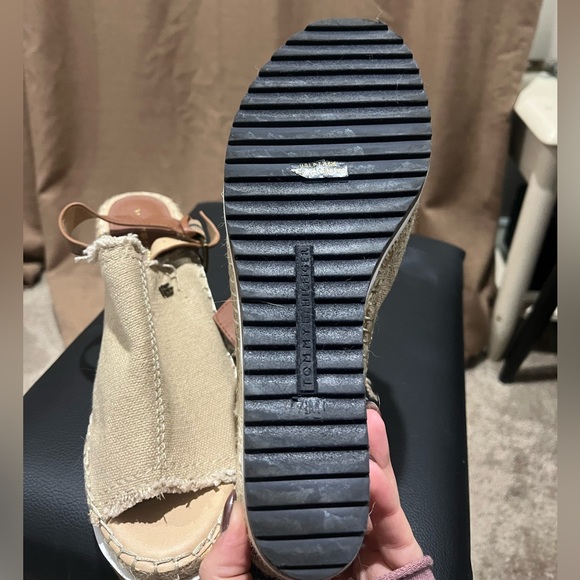 Never Worn Tommy Hilfiger Yolanda Espadrille Wedge Sandals-Tan Size 7.5 - Picture 8 of 8